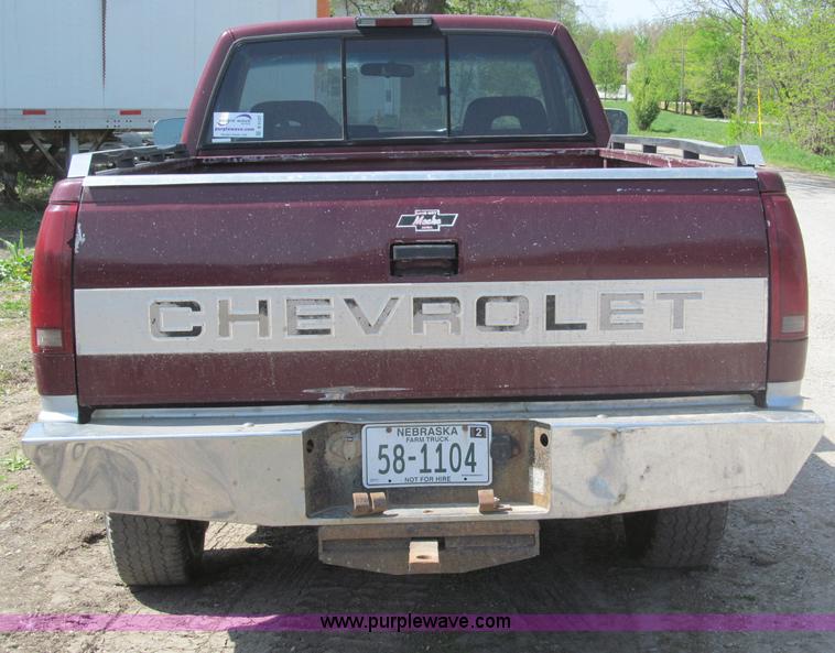 image for item B5127 1994 Chevrolet K3500 Silverado pickup truck