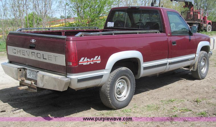 image for item B5127 1994 Chevrolet K3500 Silverado pickup truck