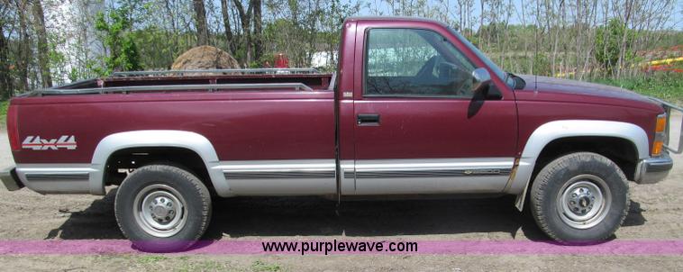 image for item B5127 1994 Chevrolet K3500 Silverado pickup truck