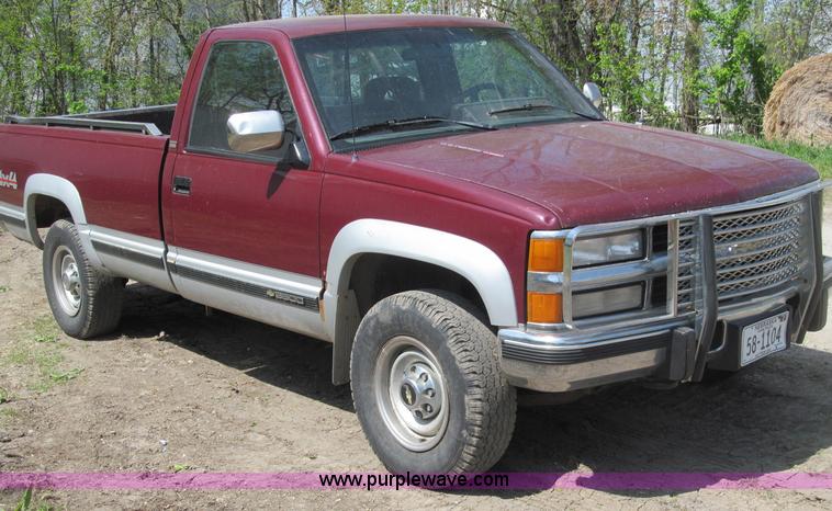 image for item B5127 1994 Chevrolet K3500 Silverado pickup truck
