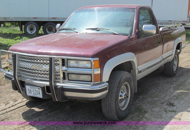 image for item B5127 1994 Chevrolet K3500 Silverado pickup truck