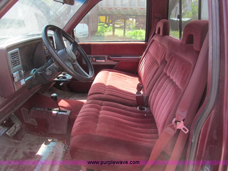 image for item B5127 1994 Chevrolet K3500 Silverado pickup truck