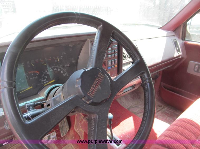 image for item B5127 1994 Chevrolet K3500 Silverado pickup truck