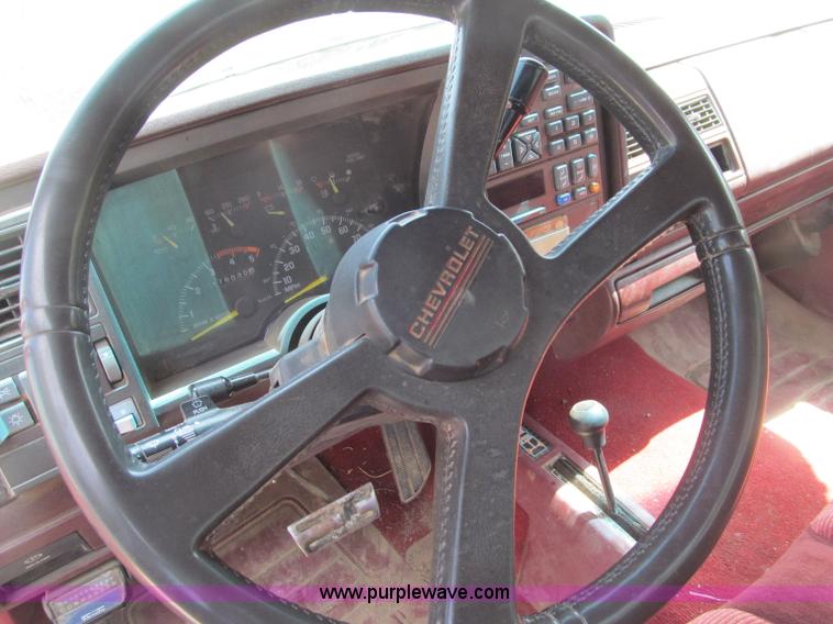 image for item B5127 1994 Chevrolet K3500 Silverado pickup truck