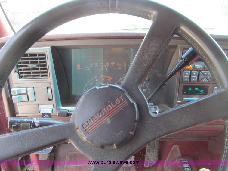 image for item B5127 1994 Chevrolet K3500 Silverado pickup truck