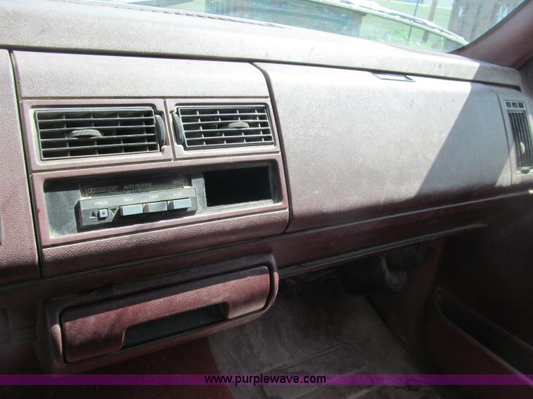 image for item B5127 1994 Chevrolet K3500 Silverado pickup truck