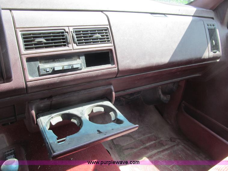 image for item B5127 1994 Chevrolet K3500 Silverado pickup truck