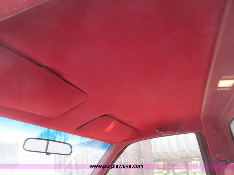 image for item B5127 1994 Chevrolet K3500 Silverado pickup truck