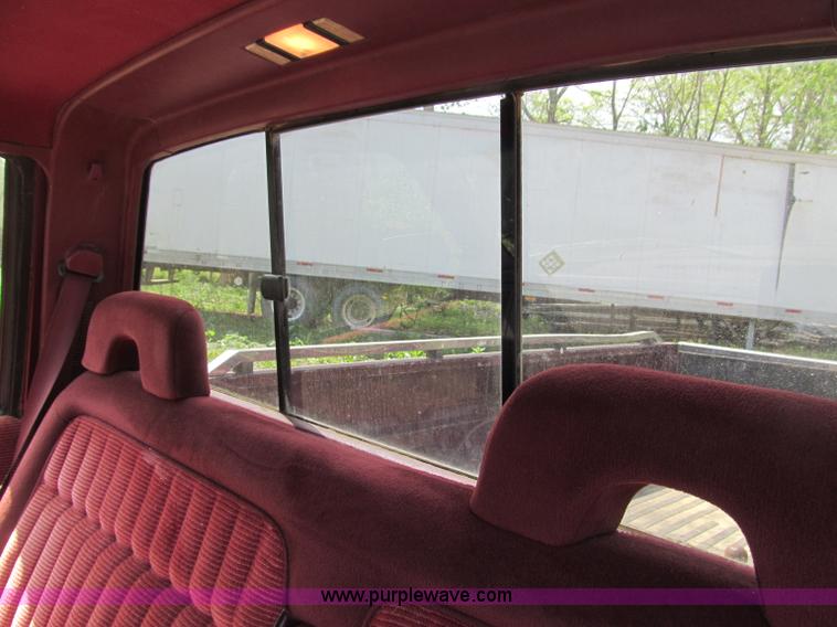 image for item B5127 1994 Chevrolet K3500 Silverado pickup truck