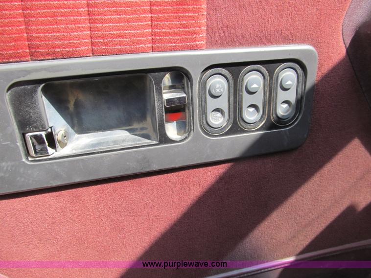 image for item B5127 1994 Chevrolet K3500 Silverado pickup truck