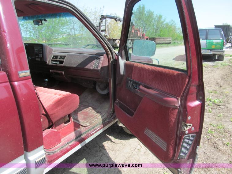 image for item B5127 1994 Chevrolet K3500 Silverado pickup truck