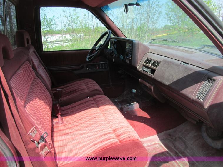 image for item B5127 1994 Chevrolet K3500 Silverado pickup truck