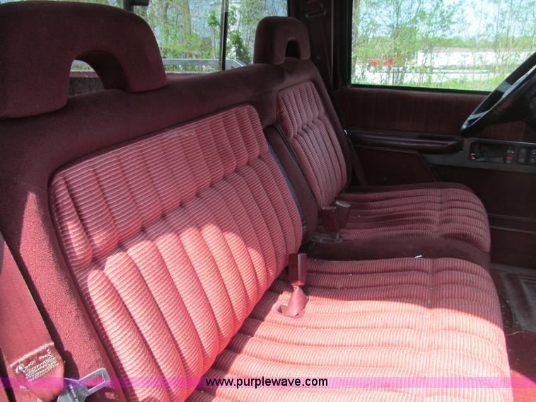 image for item B5127 1994 Chevrolet K3500 Silverado pickup truck