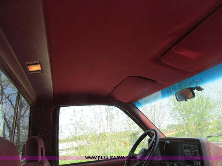 image for item B5127 1994 Chevrolet K3500 Silverado pickup truck