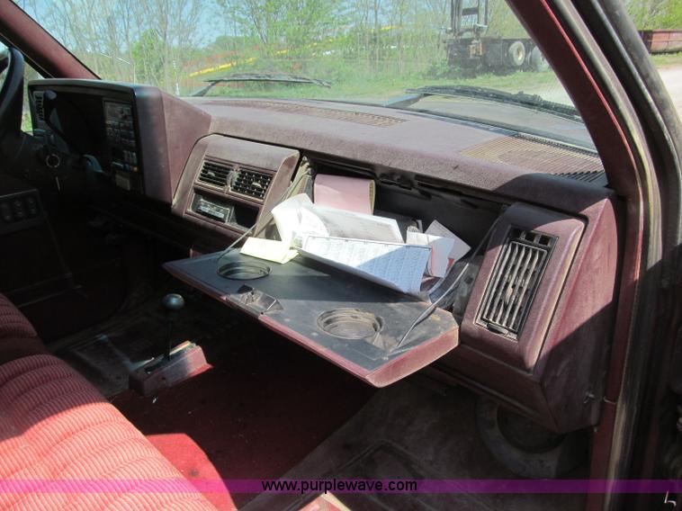 image for item B5127 1994 Chevrolet K3500 Silverado pickup truck