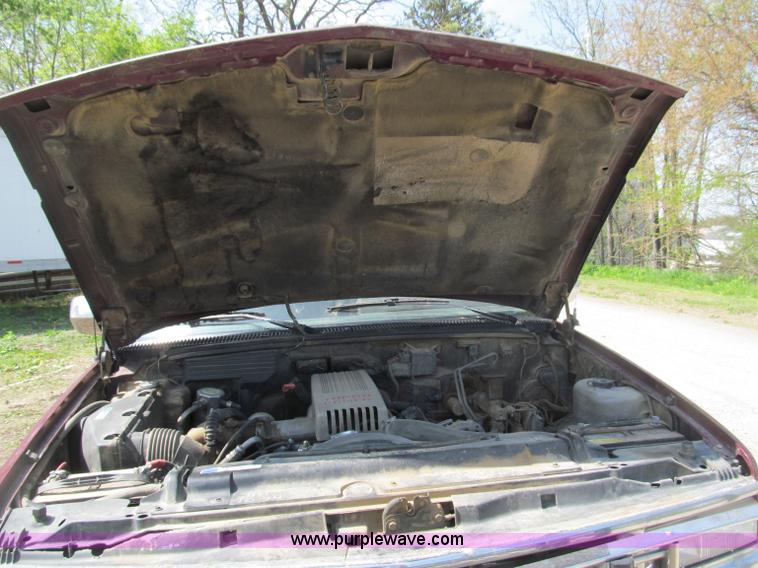 image for item B5127 1994 Chevrolet K3500 Silverado pickup truck