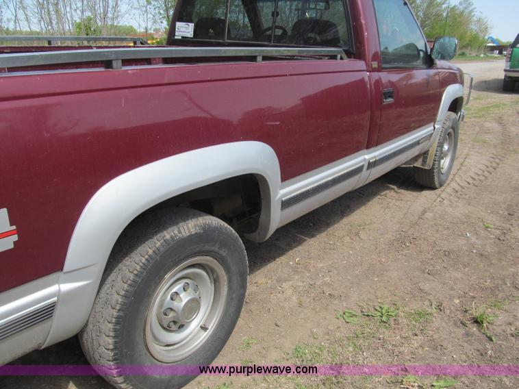 image for item B5127 1994 Chevrolet K3500 Silverado pickup truck