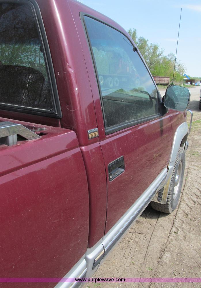 image for item B5127 1994 Chevrolet K3500 Silverado pickup truck