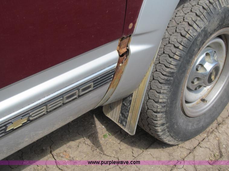 image for item B5127 1994 Chevrolet K3500 Silverado pickup truck