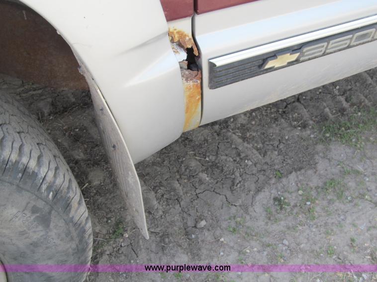 image for item B5127 1994 Chevrolet K3500 Silverado pickup truck