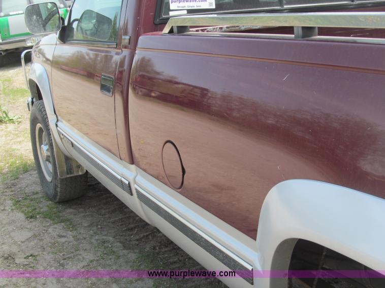 image for item B5127 1994 Chevrolet K3500 Silverado pickup truck