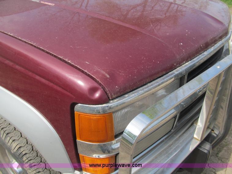 image for item B5127 1994 Chevrolet K3500 Silverado pickup truck