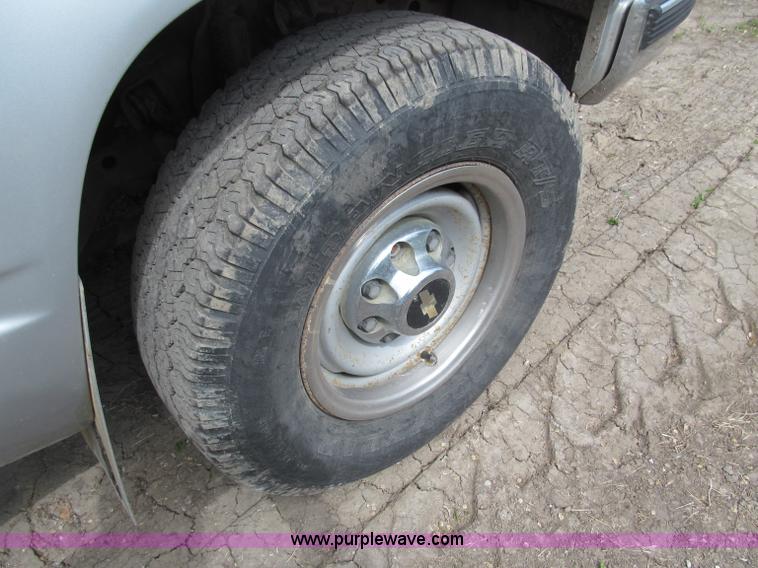 image for item B5127 1994 Chevrolet K3500 Silverado pickup truck