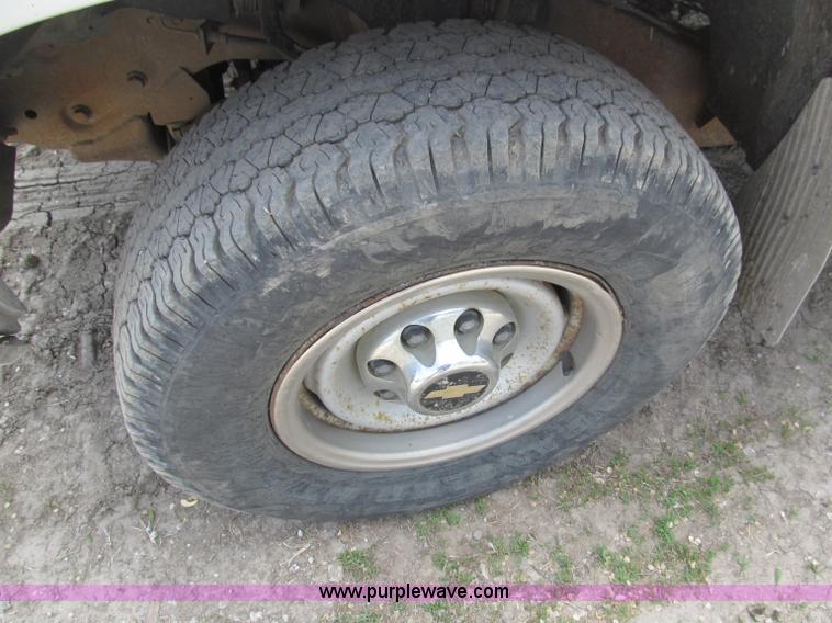 image for item B5127 1994 Chevrolet K3500 Silverado pickup truck