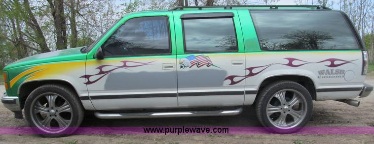 image for item B5128 1993 Chevrolet Suburban C1500 SUV