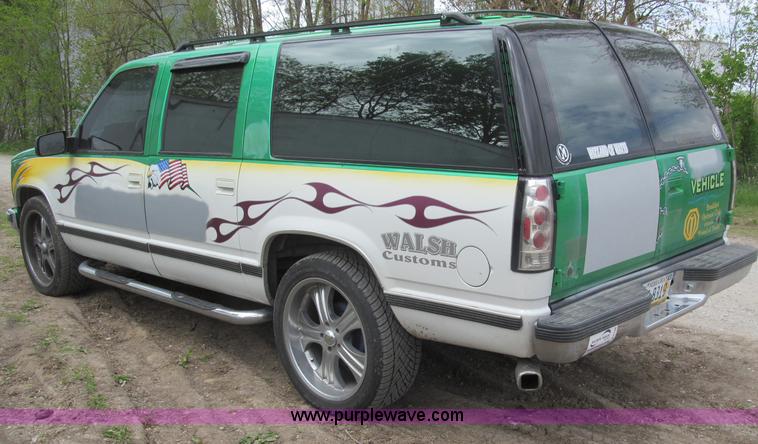 image for item B5128 1993 Chevrolet Suburban C1500 SUV