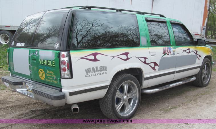 image for item B5128 1993 Chevrolet Suburban C1500 SUV