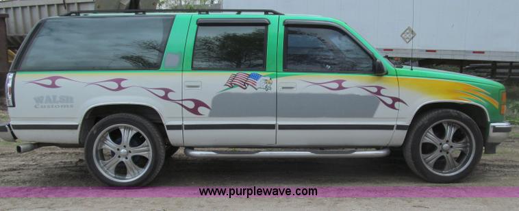 image for item B5128 1993 Chevrolet Suburban C1500 SUV
