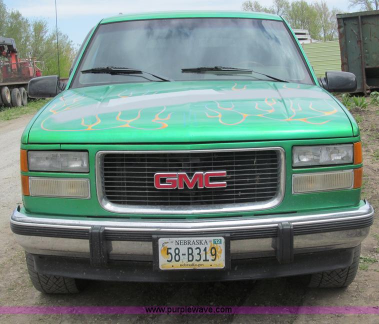 image for item B5128 1993 Chevrolet Suburban C1500 SUV