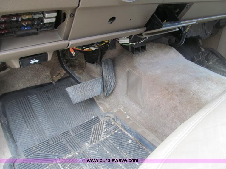 image for item B5128 1993 Chevrolet Suburban C1500 SUV