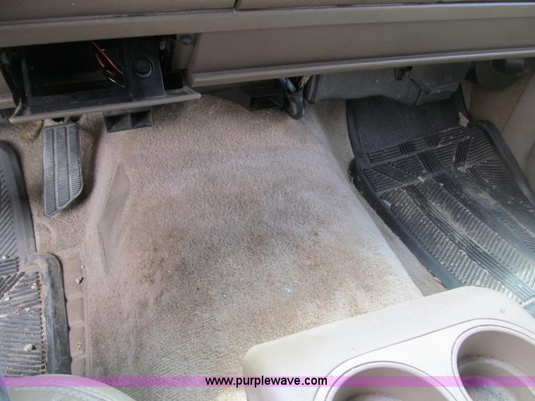 image for item B5128 1993 Chevrolet Suburban C1500 SUV