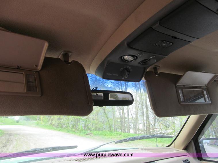 image for item B5128 1993 Chevrolet Suburban C1500 SUV