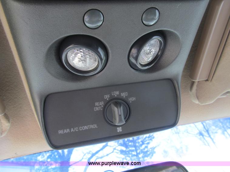 image for item B5128 1993 Chevrolet Suburban C1500 SUV