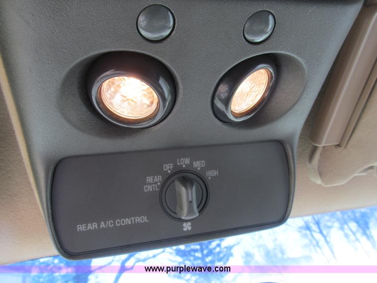 image for item B5128 1993 Chevrolet Suburban C1500 SUV