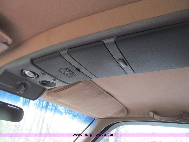 image for item B5128 1993 Chevrolet Suburban C1500 SUV