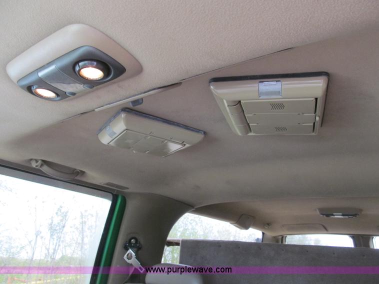image for item B5128 1993 Chevrolet Suburban C1500 SUV