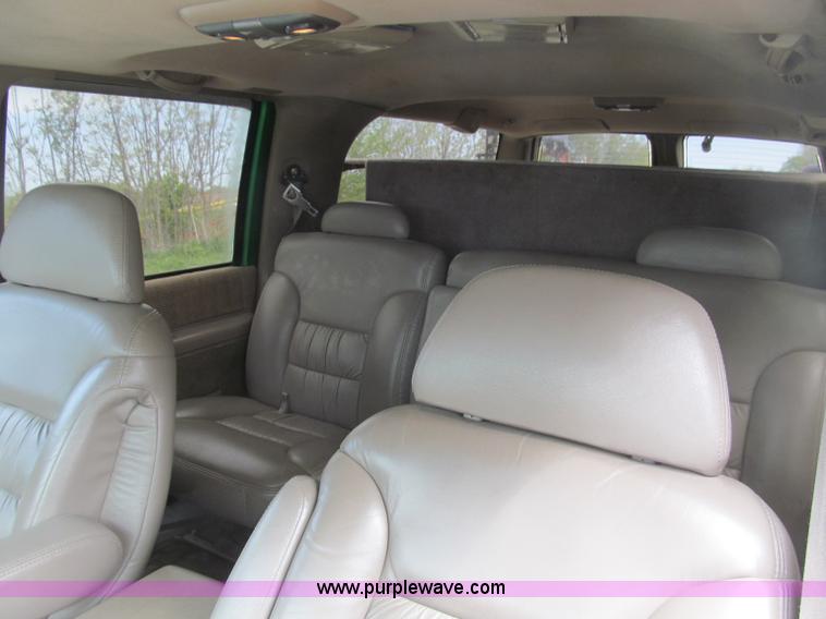 image for item B5128 1993 Chevrolet Suburban C1500 SUV