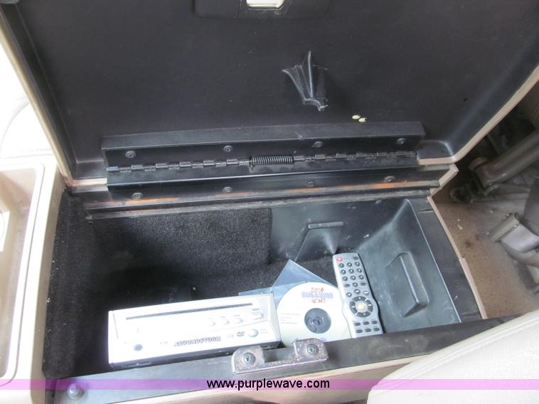 image for item B5128 1993 Chevrolet Suburban C1500 SUV
