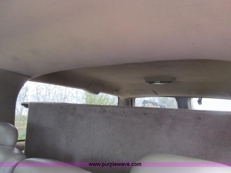 image for item B5128 1993 Chevrolet Suburban C1500 SUV