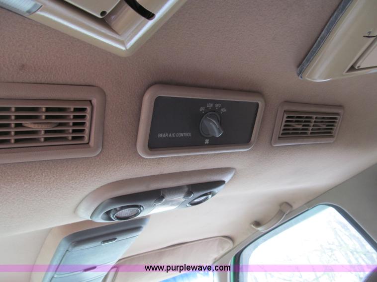 image for item B5128 1993 Chevrolet Suburban C1500 SUV