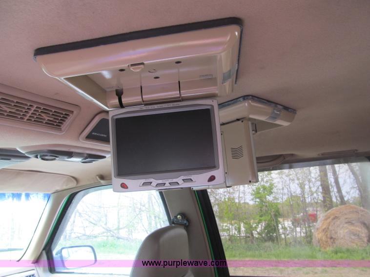 image for item B5128 1993 Chevrolet Suburban C1500 SUV