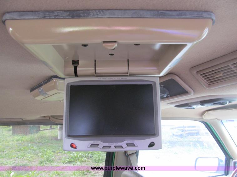 image for item B5128 1993 Chevrolet Suburban C1500 SUV