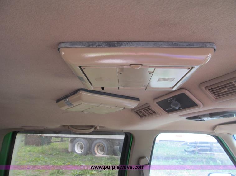 image for item B5128 1993 Chevrolet Suburban C1500 SUV