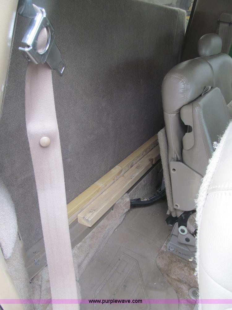 image for item B5128 1993 Chevrolet Suburban C1500 SUV