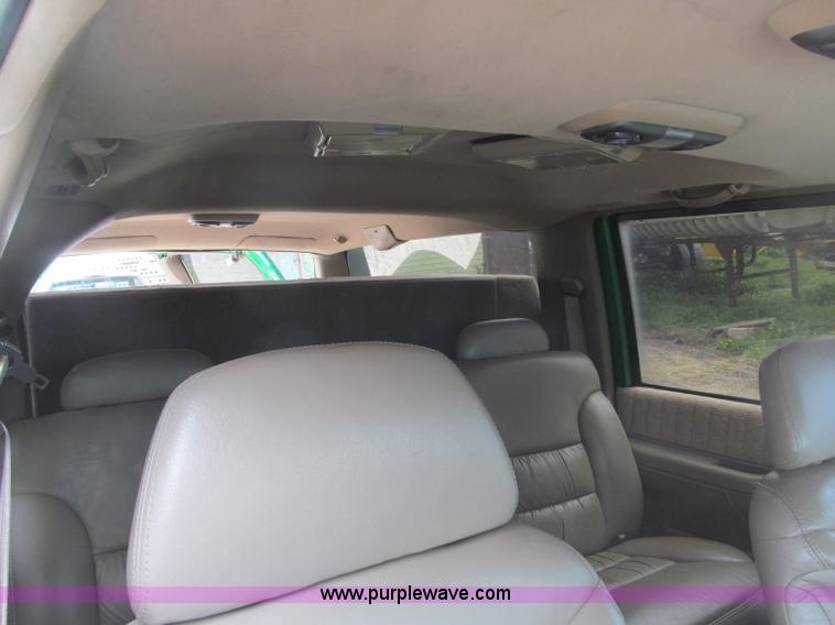 image for item B5128 1993 Chevrolet Suburban C1500 SUV