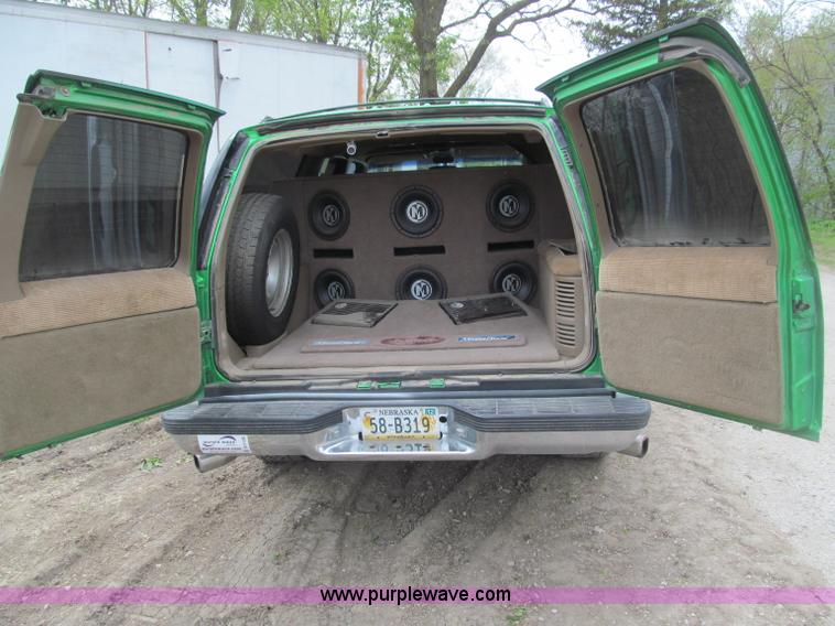 image for item B5128 1993 Chevrolet Suburban C1500 SUV
